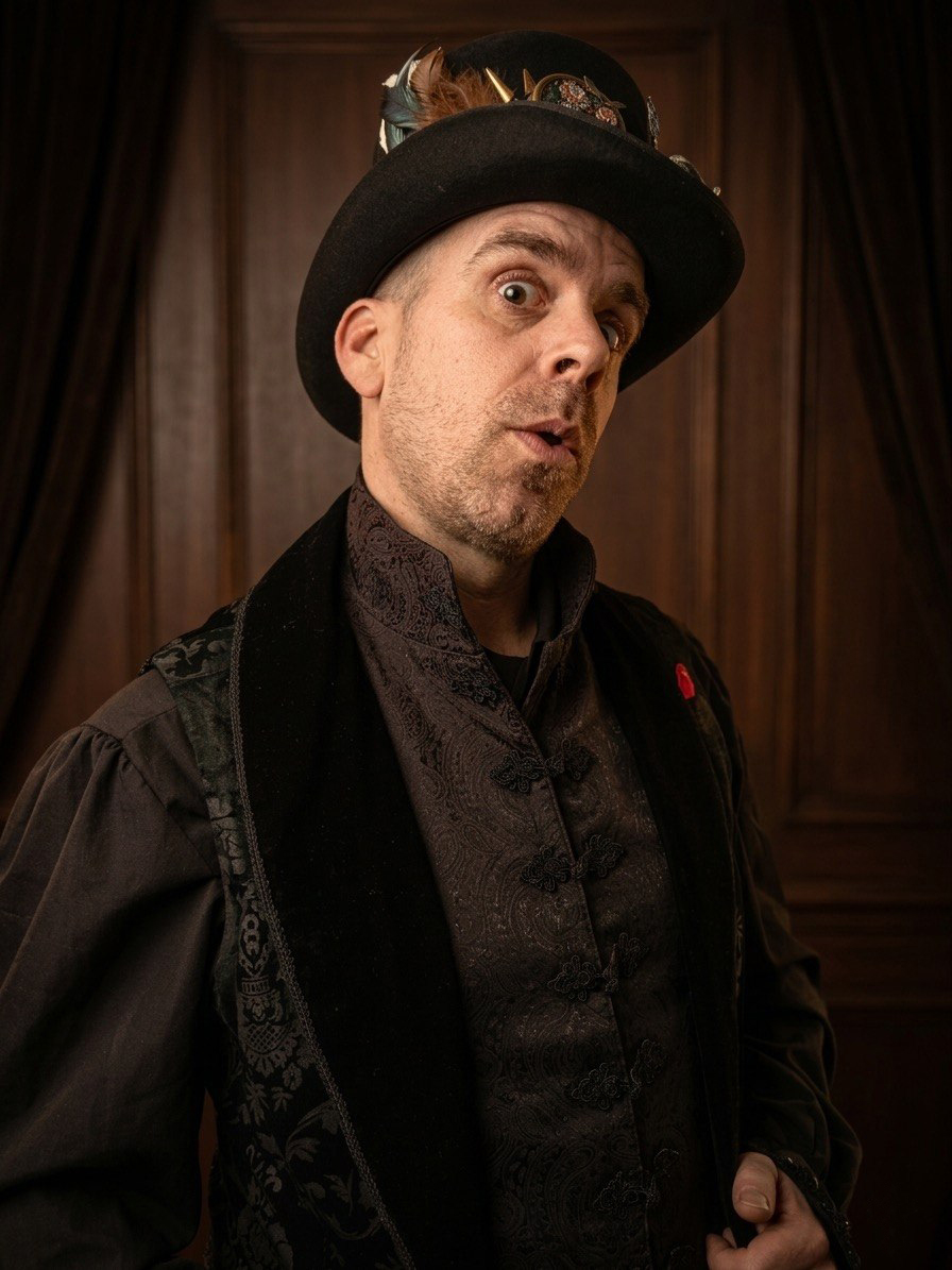 Mikelo multidisciplinary artist in a performance