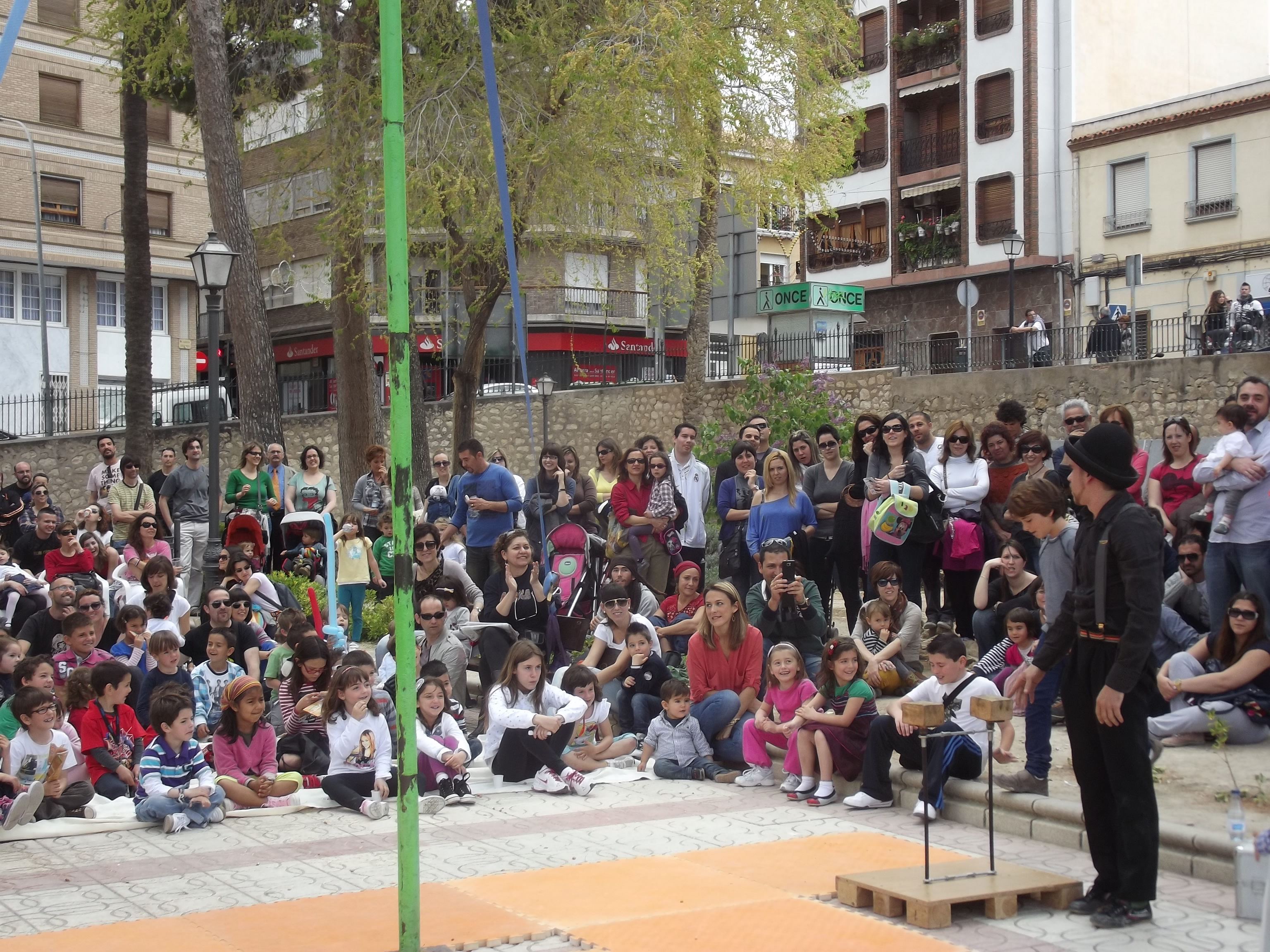 Mikelo multidisciplinary artist in a performance