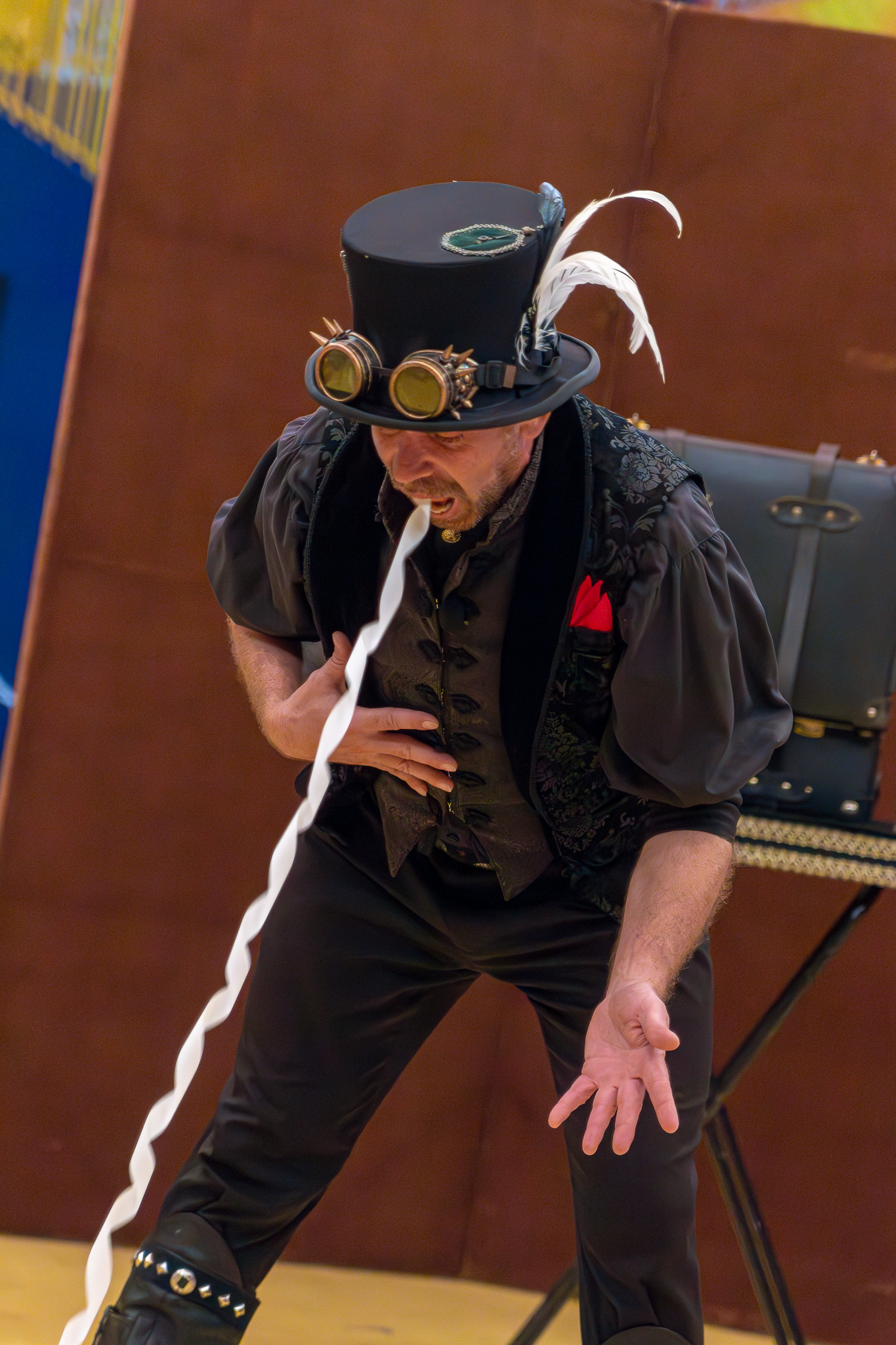 Mikelo multidisciplinary artist in a performance