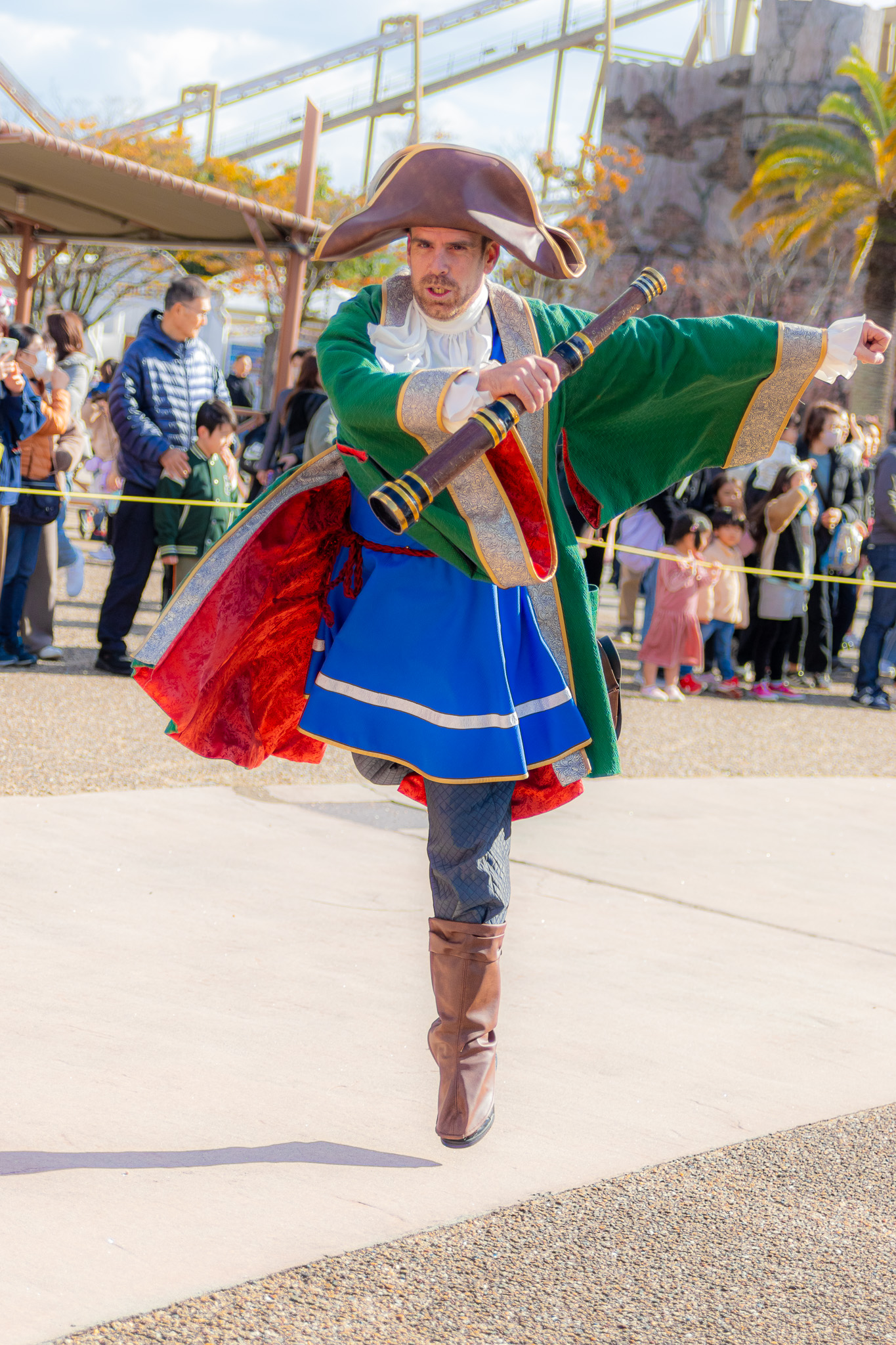 Mikelo multidisciplinary artist in a performance