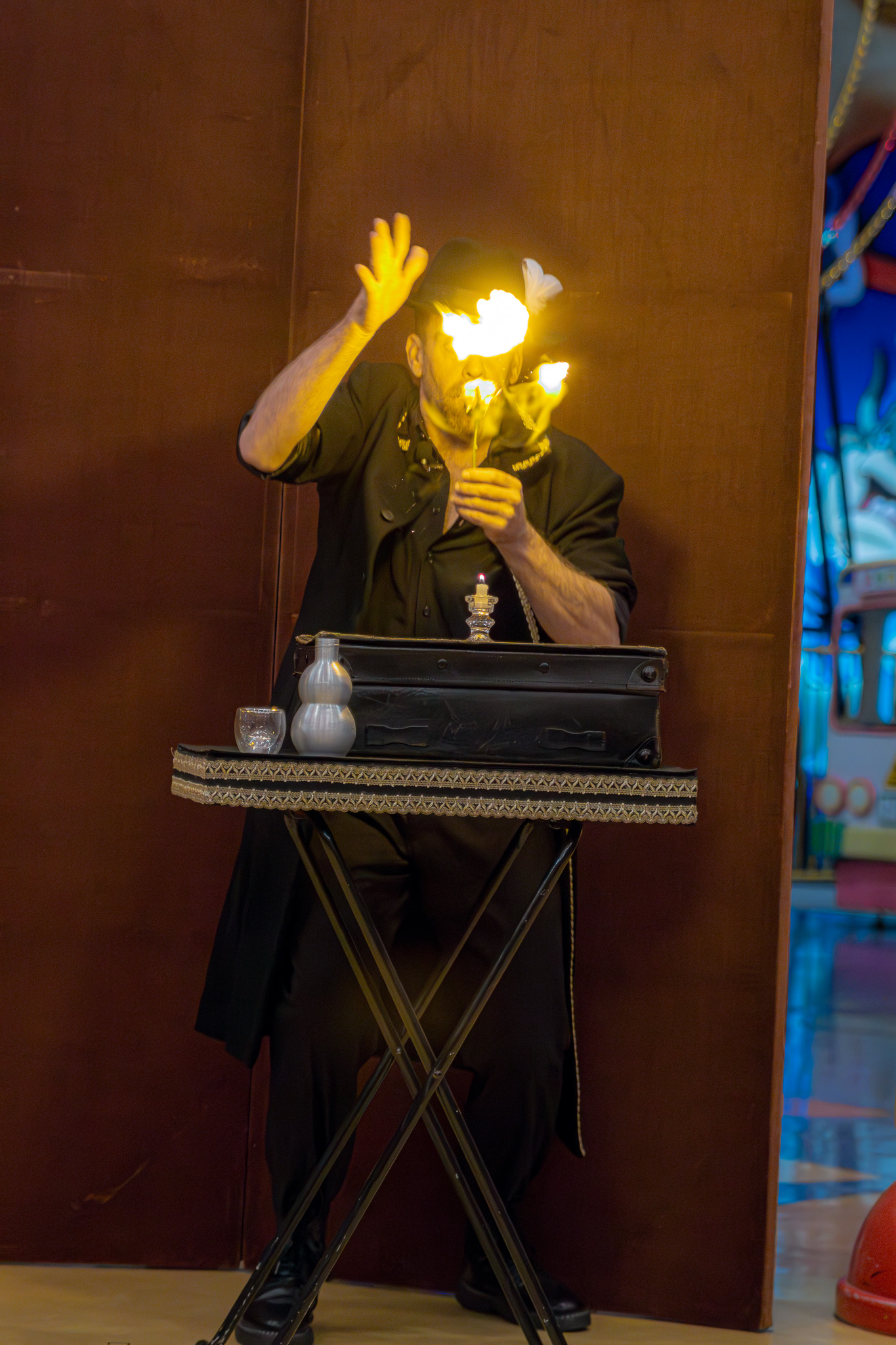 Mikelo multidisciplinary artist in a performance