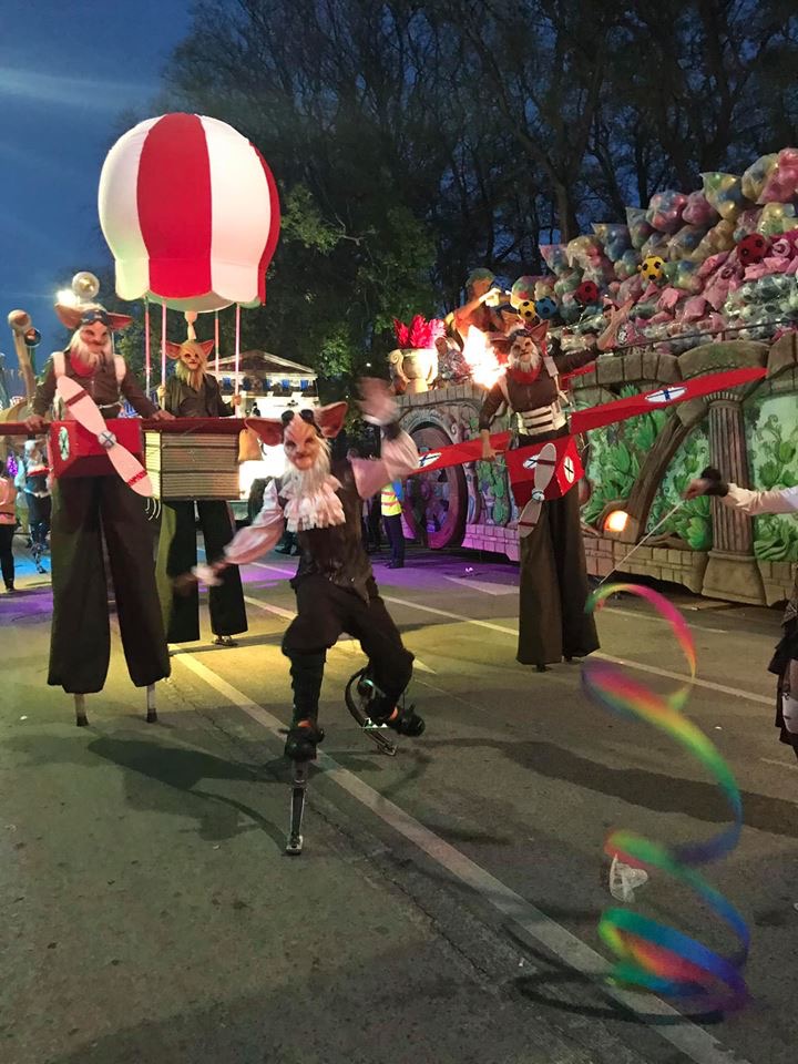 Mikelo multidisciplinary artist in a performance