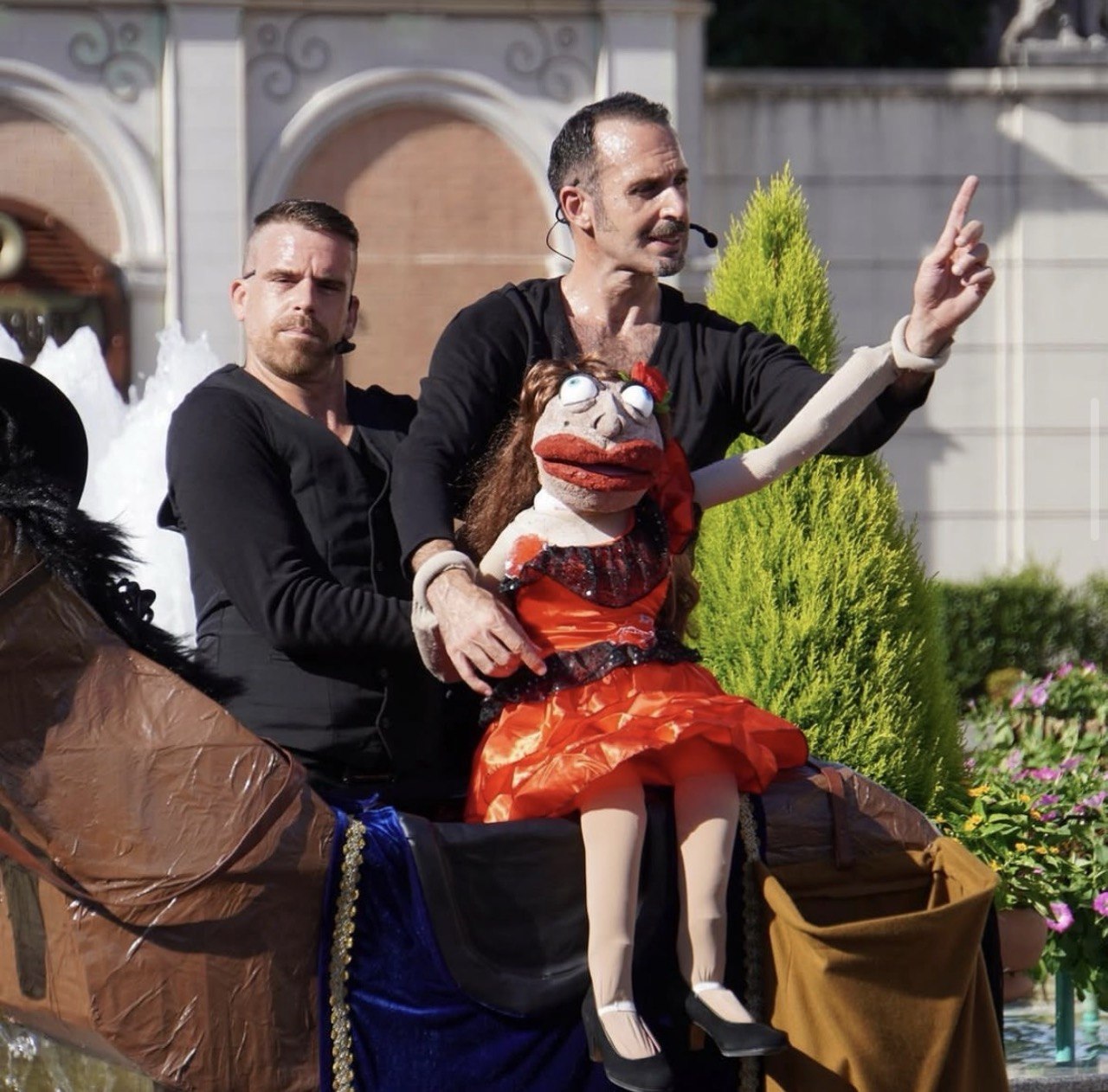 Miguel Ángel performing