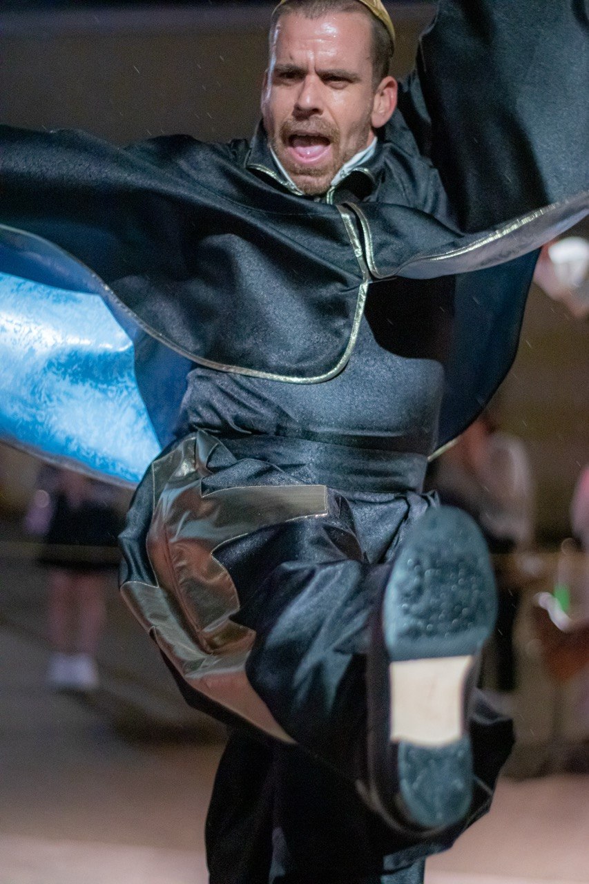 Miguel Ángel performing